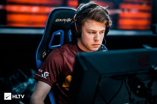 RNG赛后群访 朱开教练：希望能够早日战胜疫情，去享受线下观众的呐喊