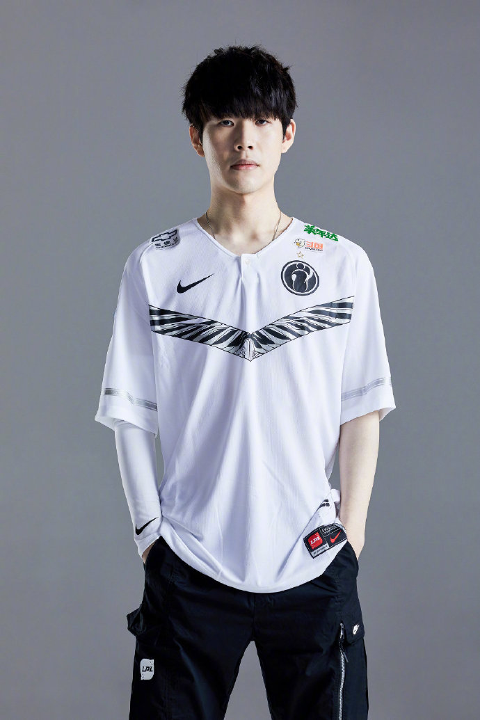 Xun ：对线都特别强，配合也都很好，所以会让我们赢游戏比较简单