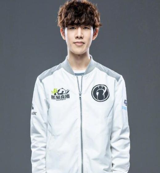 整活了整活了，AG超玩会教练竟然把DYG教练删除好友