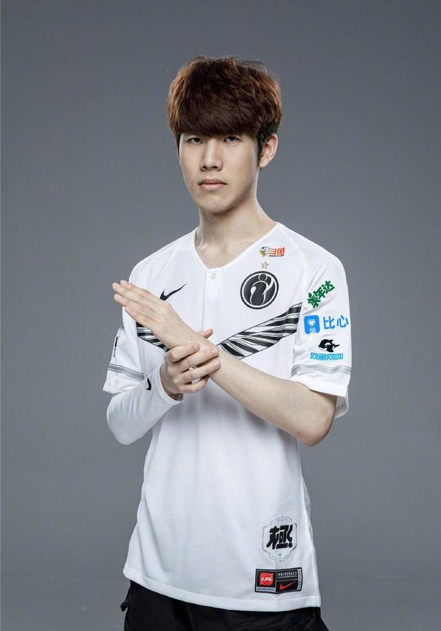 这可能是电子竞技历史上最优秀的选手！ — Thorin, HeavyGod 和 GeT_RiGhT 对 Donk 感到兴奋。