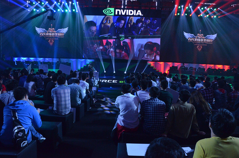 Zeka 真的是个聪明的家伙！在莎士比亚比赛中， Hanwha Life Esports 做出了决定性的决策，赢得了比赛，并在混乱中击败了 Nongshim RedForce 。