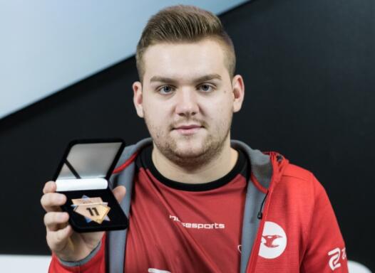 JDG赛后群访 教练：选手们表现很出色了 BP部分处于一些劣势