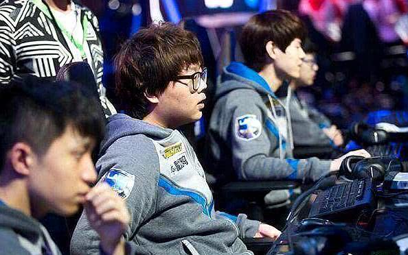 lmbt 与 STYKO 和 oskar 组建了一个新团队。