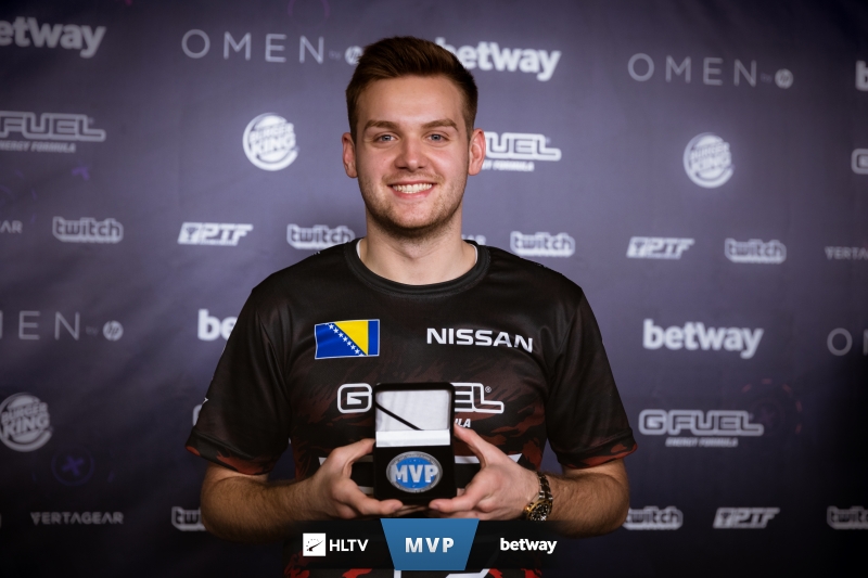 Team Spirit bench magixx